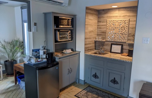 Wolfville House | Gaspereau Suite - 2 Seat Jacuzzi, KingBd, Downtown