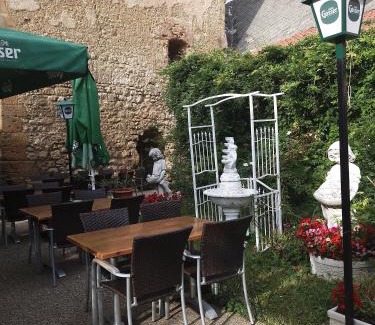 Palterndorf Hotel | Gasthaus Wildrose Zum Wehrturm