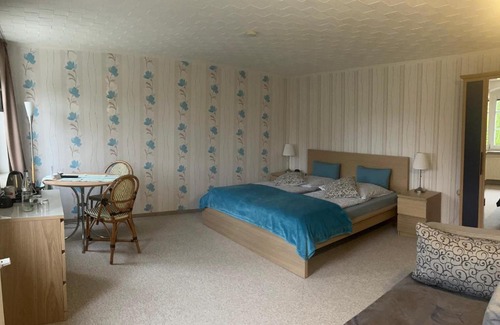 Mesekenhagen Bed & Breakfast | Gasthof Holtz
