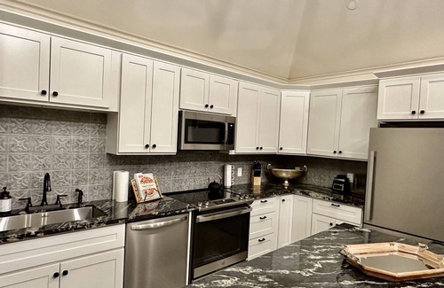 Lakewood House | Gated Carriage House Estate