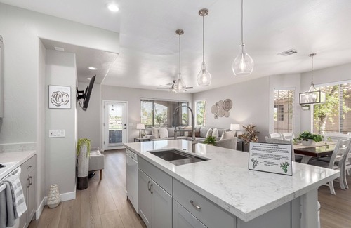 Alta Mesa Condo | Gated Luxury Condo. 3 King beds! Alta Mesa Resort golf course view!