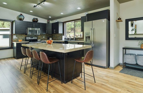 Amity House | Gated Modern Wine Country Estate w/Breathtaking Valley Views, Spa and Fire Pit!