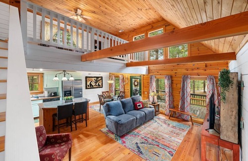 Vein Mountain Cabin | Gated neighborhood - Hot Tub & Fire Pit