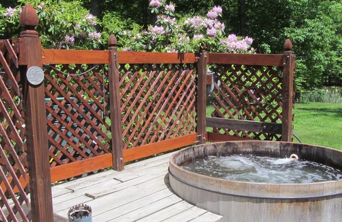 New Paltz Apartment | Gatehouse Gardens - Minnewaska Room