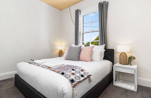 Borenore House | Gatekeepers Cottage | Chic & Relaxed