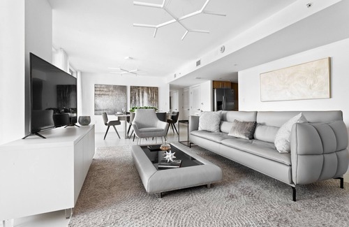 Bay Harbor Islands Apartment | Gateway 2BR Apt★Rooftop Pool★Perfect For Families