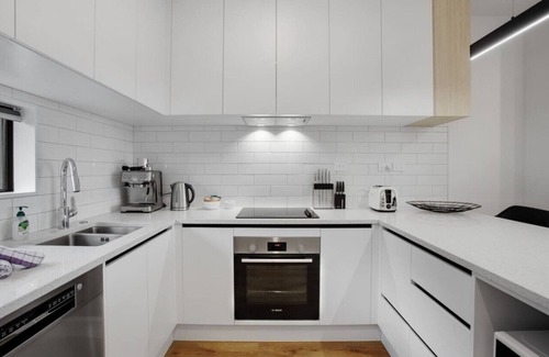 Massey House | Gateway Escape Townhouse with BBQ and Parking