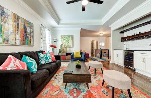 Central Oklahoma City House | Gatewood Getaway-City card 4 local biz discounts