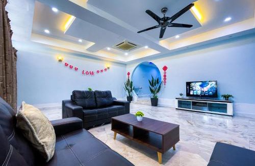 Larut House | Gather Here 62 5BR Town Center 5 Rooms