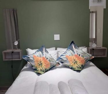 Fichardt Park Apartment | Gathering Guesthouse - Aloe room