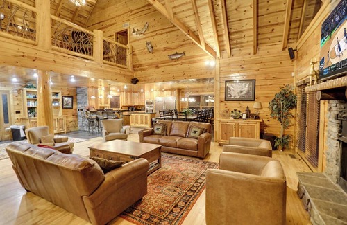 Gatlinburg - Pigeon Forge Cabin | Gatlinburg - Hidden Haven - 6 Bdrms.