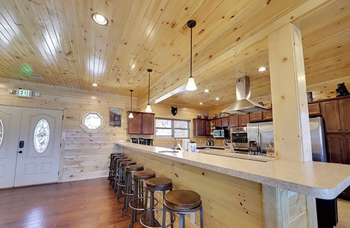 Gatlinburg Cabin | Gatlinburg - Mountaintop Mansion - 9 Bdrms.