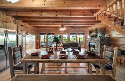 Pigeon Forge Cabin | Gatlinburg - Valley View - 5 Bedroom - Sleeps 16