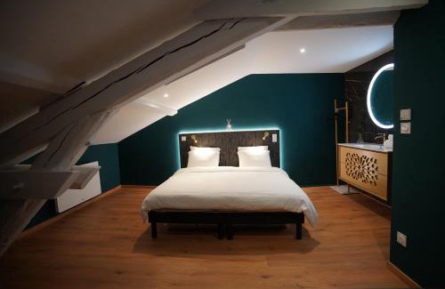 Saint-Chamond Apartment | Gatsby Room