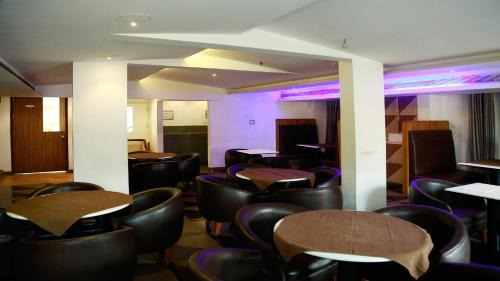 Vadakara Hotel | GAYATHRI HOTELS