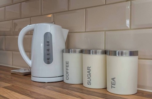 Neath Apartment | Fully Equipped Kitchen, Double room