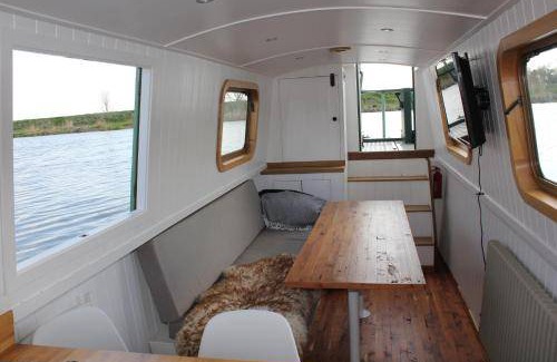 Cambridge Boat Rental | 35 m² Houseboat ∙ 2 bedrooms ∙ 6 guests