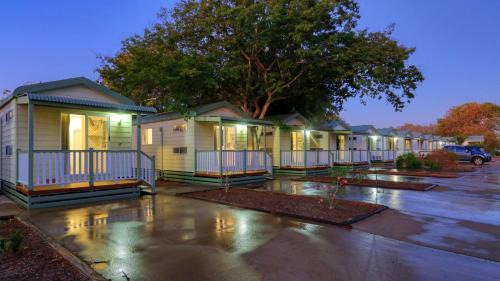 Emerald Hotel | Gday Parks Emerald