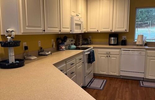 Warrenton House | Gearhart Lakefront Family Vacation Rental
