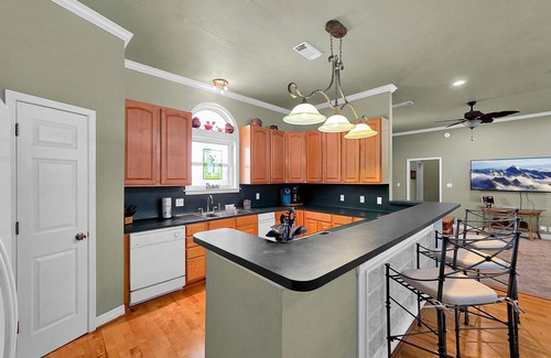 Crystal Beach House | Geaux-N-Coastal 3 bedroom, 2 bath, Not pet friendly, sleeps 12
