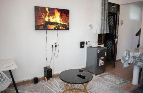Manyimbo Apartment | Gee's Holiday Home Apartment in Mombasa CBD - Parking