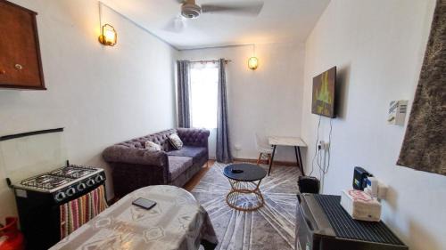 Manyimbo Apartment | Gee's Holiday Home Apartment in Mombasa CBD - Parking
