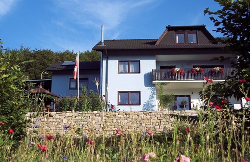Gemuenden Apartment | Gemütliche 70qm Ferienwohnung, viele Outdooraktivitäten geboten