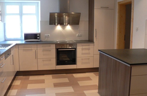 Reichardsroth Apartment | Gemütliche 72qm Ferienwohnung mit Terrasse; kostenfeies Parken und WLAN