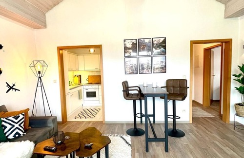 Stryck Apartment | Gemütliche Balkon-oase mit Blick auf Skywalk Perfekte Lage Smart TV