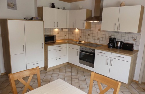 Riedenburg Apartment | Gemütliche Ferienwohnung mit Terrasse und Liegewiese, kostenfreies Parken und WLAN