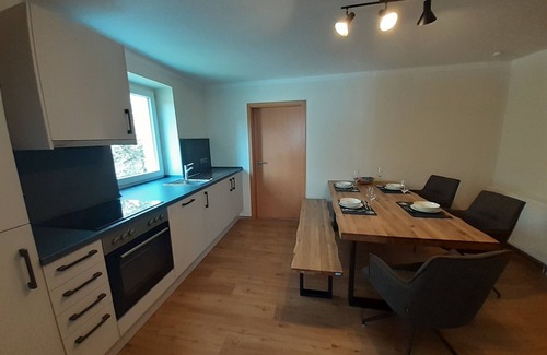 Johanniskirchen Apartment | Gemütliche Ferienwohnung für bis zu Fünf Persone mit Terrasse