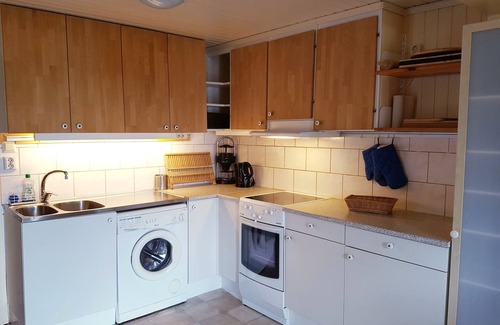 Odskolt House | Gemütliches Schwedenhaus am See, 6 Pers., 2 Schlafzi., Kamin, Natur