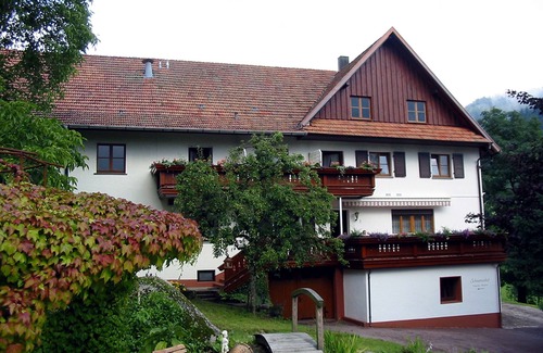 Busterbach Apartment | Gemütliches und modernes Doppelzimmer, mit Sitzecke, Sat-TV und Badezimmer