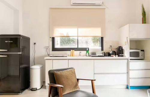Haifa Apartment | Gem of Haifa: Boutique Bliss on Hanassi Blvd in Carmel Center, Free Parking