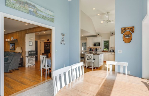 Bonnet Shores House | Gem of Narragansett Beach, House Retreat!