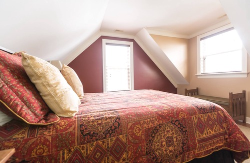 Genelle Bed & Breakfast | Genelle House B&B Guest House
