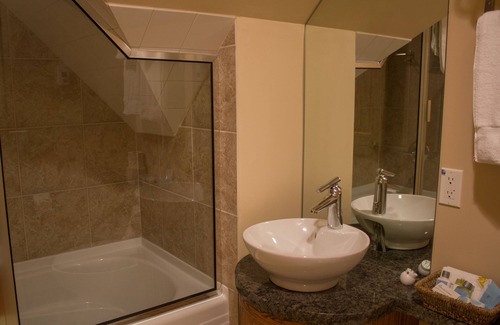 Genelle Bed & Breakfast | Genelle House B&B Guest House