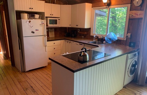 Tay Valley Cottage | Gentle lake breezes and quiet beckon at this cozy lake cottage