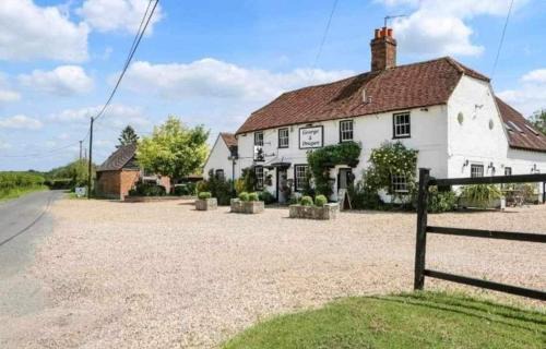 Tadley Bed & Breakfast | George & Dragon Country Pub & Hotel Wolverton Townsend