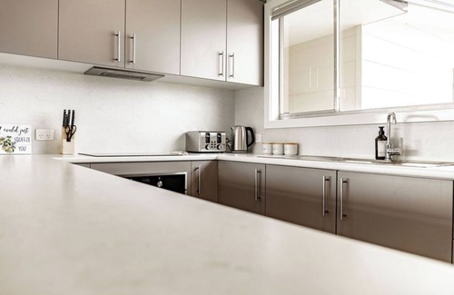 Stieglitz Apartment | Georges Bay Bungalow - Family and Pet Friendly