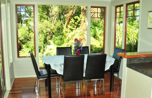 Mangorei House | Georges BnB Nature and Lifestyle Retreat