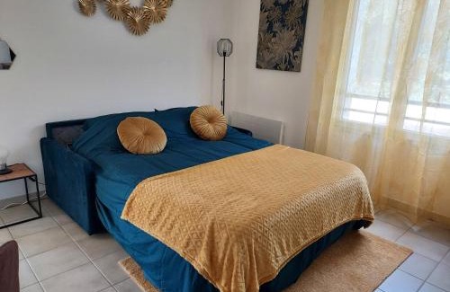 Saint-Georges-sur-Baulche Apartment | Georges, un appartement au look chic rustique