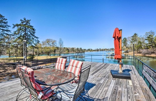 Hartwell House | Georgia Getaway with 2-Story Dock By Lake Hartwell