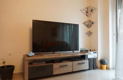 Piraeus Apartment | Georgina's cozy apartment -Metropolitan Hospital-
