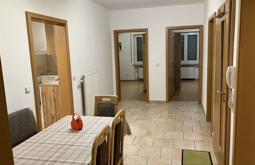 Hepberg Apartment | Geräumige Ferienwohnung in Ruhiger Lage Nahe Ingolstadt