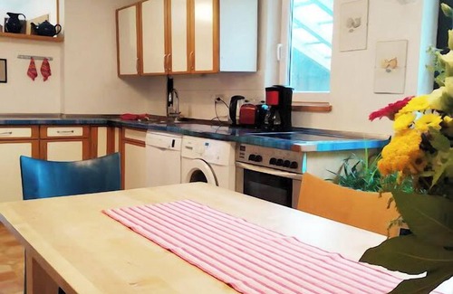 Neudrossenfeld Apartment | Geräumiges Ferienhaus direkt am Roten Main, kostenfreies WLAN