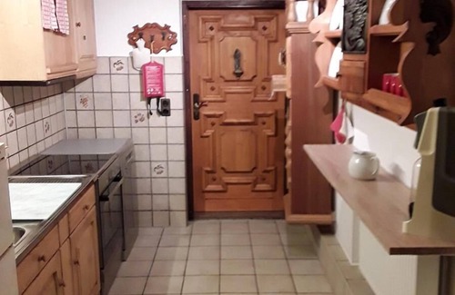 Neuschoenau Apartment | Geräumiges Ferienhaus für bis zu Fünf Personen mit Kaminzimmer