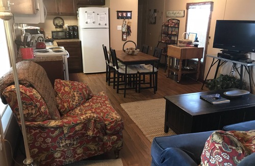 Chatham House | Get away to beautiful Caney Lake!