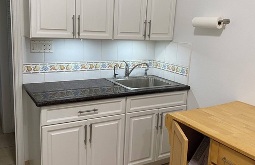 Coral Harbour Apartment | Get away to Green Pastures .10 minutes to Beach, Great for weekend getaways