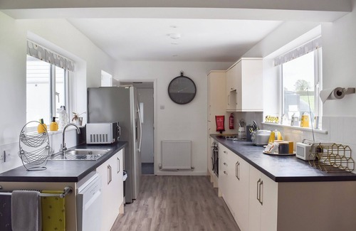 Callington Cottage | Get back to nature in this lovely, three-bedroom, rural bungalow.